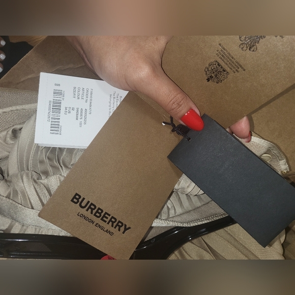 14. NWT BURBERRY SANDBANK LAYERED PLEATED SKIRT SIZE 0 - Picture 8 of 11